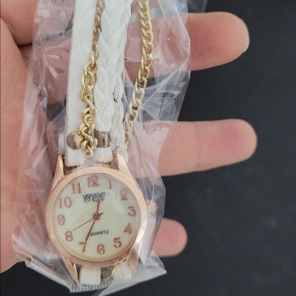 White breaded watch women gold metal chain - Picture 5 of 5